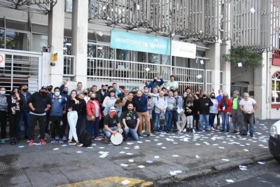 Gráficos bonaerenses protestan frente al Ministerio de Trabajo
