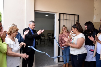 El intendente inauguró un aula en la Escuela Primaria N° 4