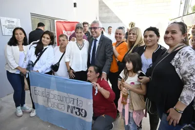 Zamora inauguró la puesta en valor de la Escuela Secundaria de Rincón de Milberg
